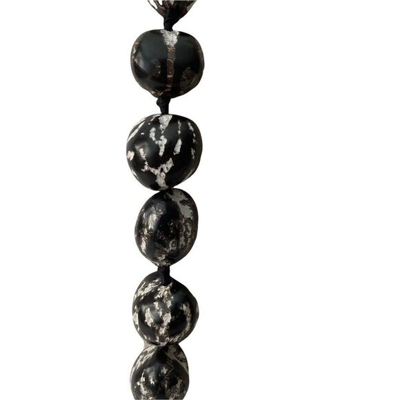 Long Beaded Necklace in Black and White - Picture 2 of 3